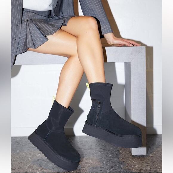 Ugg Classic Dipper Boot Black 9 - Picture 1 of 11